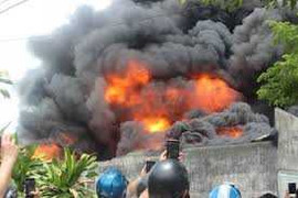 Cháy nổ lớn tại kho sơn