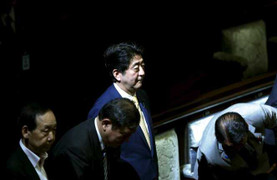 Hạ viện Nhật thông qua các dự luật an ninh gây tranh cãi