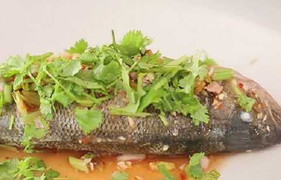 Video: Mê mẩn món cá nướng kiểu Thái thơm ngon