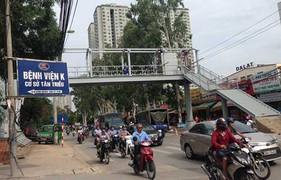 Cầu đi bộ nơi dân gửi tâm thư cho Bộ trưởng Thăng trước ngày khánh thành