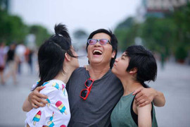 Ngọc Lễ cười tít mắt khi được hai cô công chúa bày tỏ tình cảm