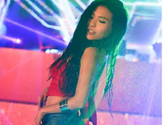 ‘Gái nhảy’ Thúy Diễm náo loạn quán bar trong phim mới