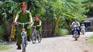 Cảnh sát khu vực đi tuần tra bằng xe đạp