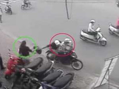 Clip: Cướp giật táo tợn giữa ban ngày ở Sài Gòn