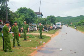 Bước ra khỏi rạp cưới, bị chém tới tấp