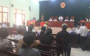 Vì 15 triệu đồng, bố chồng kiện con dâu cũ ra tòa