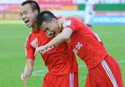 Clip Công Vinh ghi bàn thần tốc vào lưới HAGL