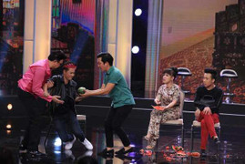 Trấn Thành làm khán giả 'hết hồn' khi hoá thân thành gái ế công sở