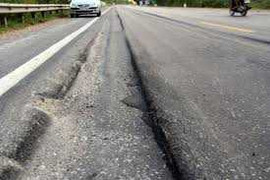 Ngán ngẩm những 'con lươn' khổng lồ trên quốc lộ