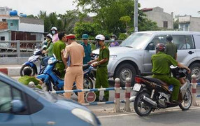 Tông vào dải phân cách, một thanh niên chết thảm