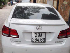 Kỳ lạ 2 xe Lexus có biển số giống hệt nhau