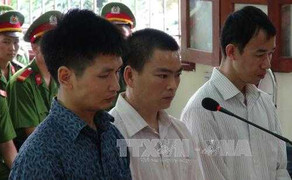 Sập cầu Chu Va 8 người chết: Ba bị cáo lĩnh án 23 năm tù