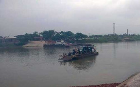 Trực đêm, ca trưởng bến phà tử vong dưới sông