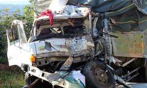 Xe đầu kéo container rơi, đè hai mẹ con tử vong