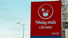 Độc đáo bảng quảng cáo 'chọc ghẹo' người đi đường