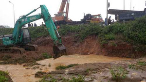 Đường ống nước sông Đà vỡ lần thứ 12