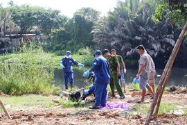 Phát hiện thi thể nam giới nổi trên kênh