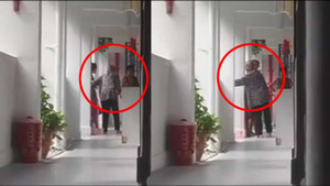 Singapore: Con gái ruột bạo hành mẹ già, bắt mẹ ăn phân và nước tiểu