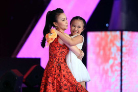 Bản sao nhí Thùy Chi khiến HLV ''The Voice Kids' đua nhau tranh giành