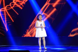 Giọng hát Việt nhí: Dương Khắc Linh 'ngẩn ngơ' trước 'tiểu Thuỳ Chi'