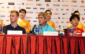 HLV Man City: Cầu thủ Việt Nam đá hay, tôi cân nhắc mua ngay