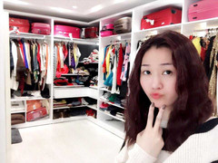 Những tủ đồ 'dùng cả đời không hết' của sao Việt