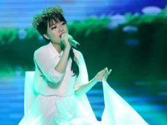 Giọng hát Việt: 'Cô bé hạt tiêu' Khánh Linh hát hit Cô gái đến từ hôm qua