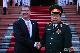 Hôm nay, Đại tướng Phùng Quang Thanh viếng lăng Chủ tịch Hồ Chí Minh