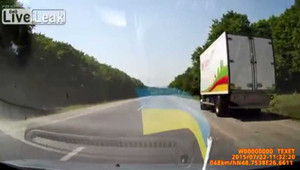 Nữ tài xế bắn ra khỏi xe sau tai nạn liên hoàn