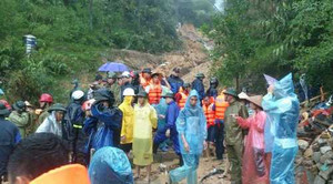 Nhân chứng kể giây phút 3 căn nhà sập, vùi lấp cả một gia đình