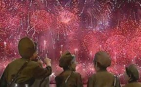 Triều Tiên bắn pháo hoa tưng từng kỷ niệm 'Ngày Chiến thắng'