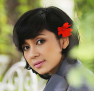 Sức hút từ người đẹp Việt Trinh và cái giá của sự ngạo mạn