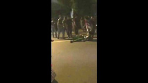 Một công an bị hành hung giữa đường