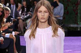 'Cô bé Lọ Lem' 14 tuổi khiến cả thế giới xôn xao