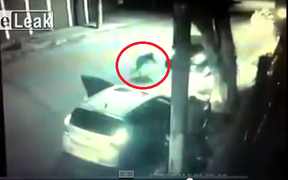 Clip: Cướp nhầm xe cảnh sát, bỏ chạy trối chết