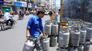 Giá gas tiếp tục giảm 8.000 đồng một bình