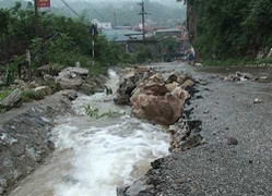 Một cụ già và một cháu nhỏ tử vong do mưa lũ ở Lạng Sơn