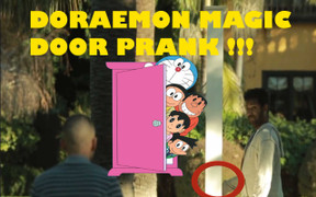 Video: Sửng sốt với cánh cửa thần kỳ của Doraemon ngoài đời thực