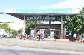 Tây ba lô giả vờ đổi tiền để cướp tài sản