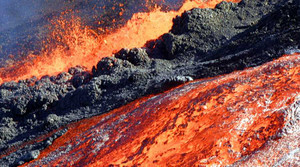 Clip: Núi lửa phun trào dữ dội gần nơi tìm thấy mảnh vỡ máy bay Boeing 777