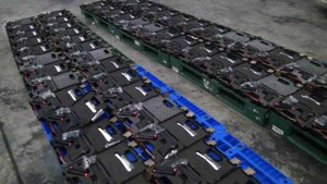 Video: Bên trong 'kho' vũ khí trên máy bay về Việt Nam