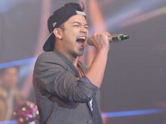 Vietnam Idol: Trọng Hiếu khiến khán giả phát cuồng với 'Uptown funk'