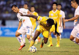 Trả nợ thành công, FLC Thanh Hóa áp sát ngôi đầu bảng