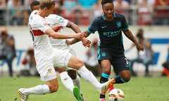 Rời Việt Nam, Man City bất ngờ thua sốc