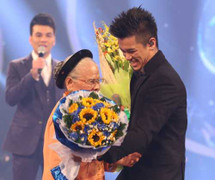 Trọng Hiếu đăng quang Vietnam Idol 2015