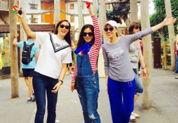 Gia đình Chân Tử Đan khoe ảnh vui vẻ bên Triệu Vy