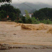 Những hình ảnh hãi hùng mưa lũ tấn công các tỉnh phía Bắc