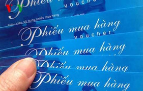 Công ty tự ý trả lương bằng phiếu mua hàng siêu thị