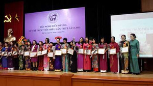 Tôn vinh 101 nữ trí thức tiêu biểu năm 2015