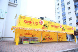 'Giăng màn' chiếm vỉa hè chờ bán bánh trung thu